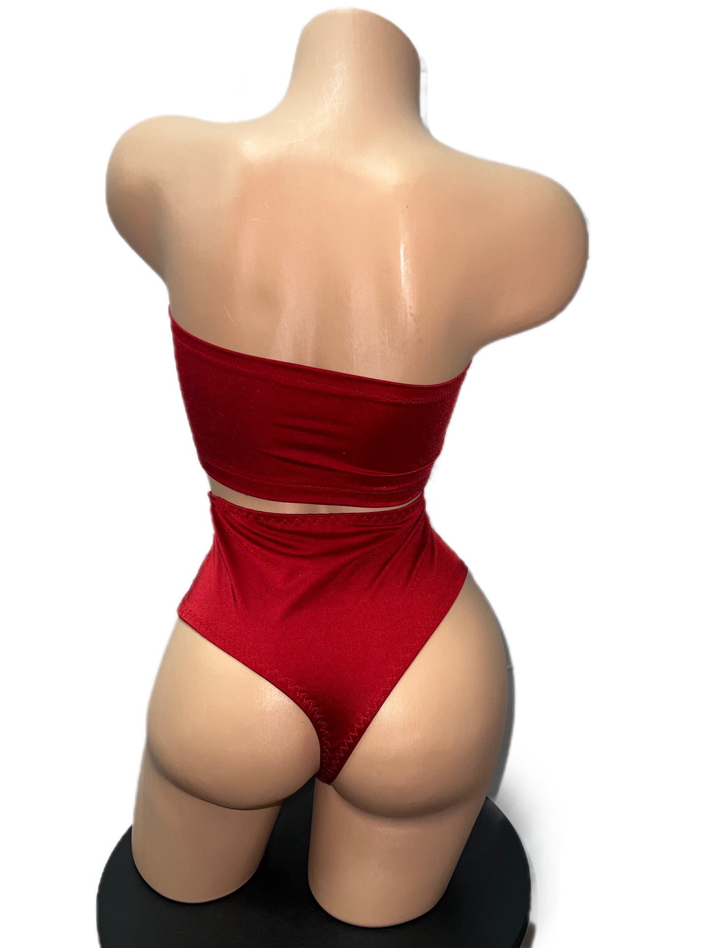 RED HIGH-WAIST SHORTS AND STRAPLESS TOP