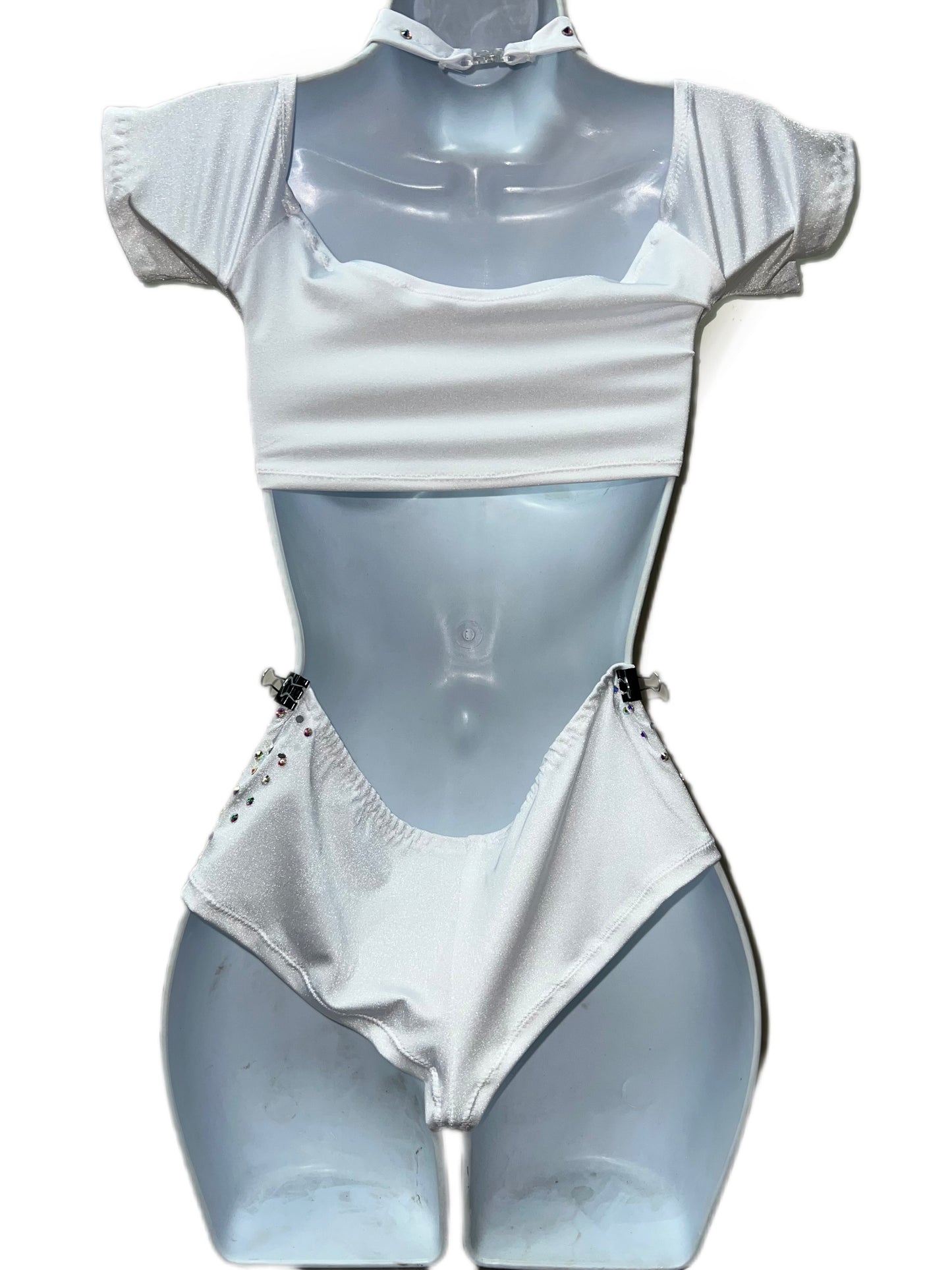 WHITE SHORTS SET WITH CHOKER