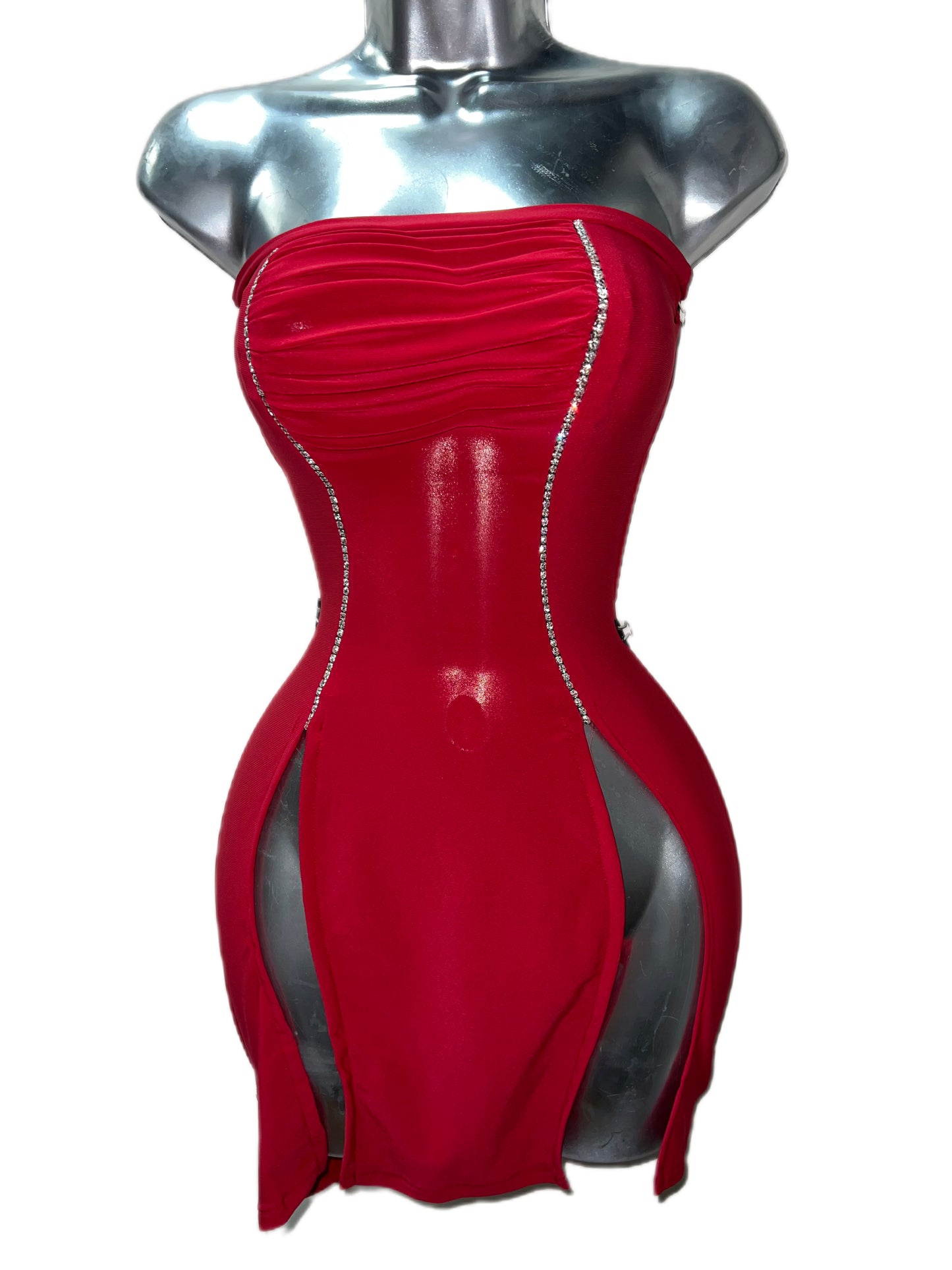 RED STRAPLESS DRESS