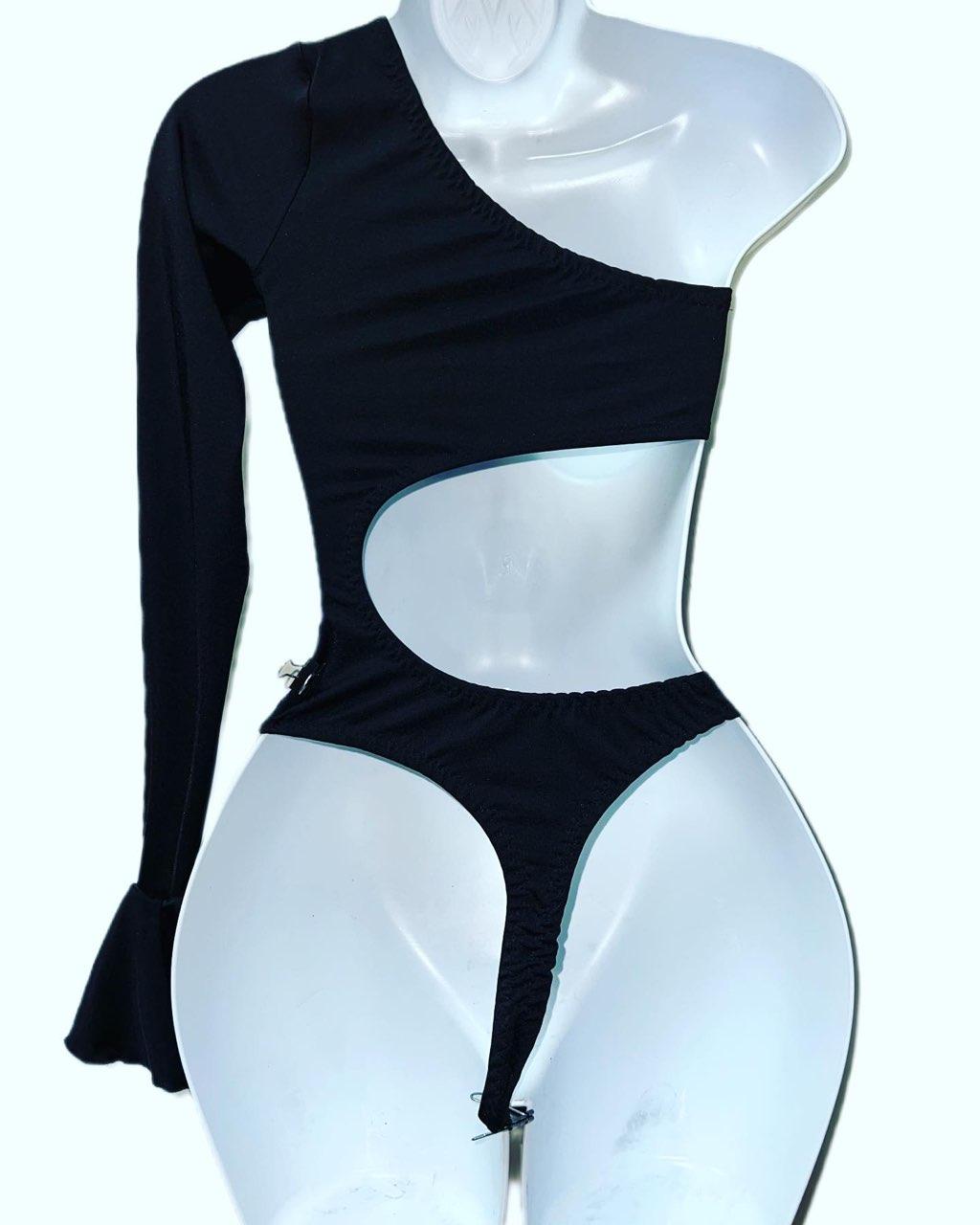 BLACK ONE PIECE