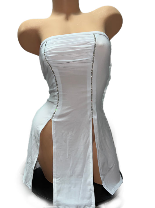 WHITE STRAPLESS DRESS WITH SLITS