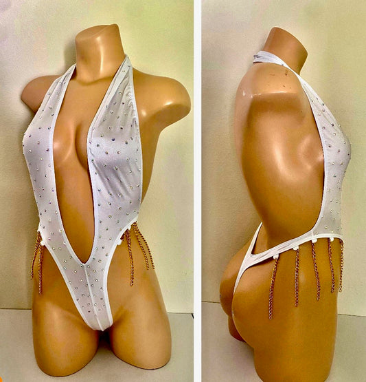 WHITE BODYSUIT WITH GOLD CHAIN