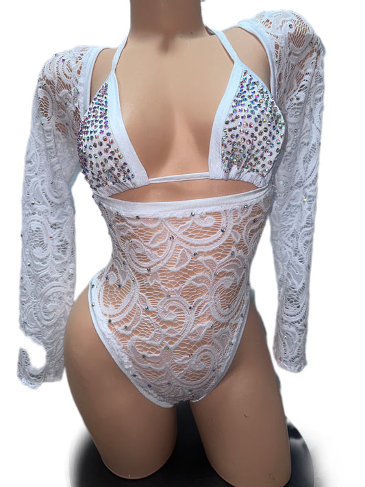 WHITE LACE TWO PIECE