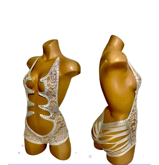 WHITE LACE SHORT BODYSUIT