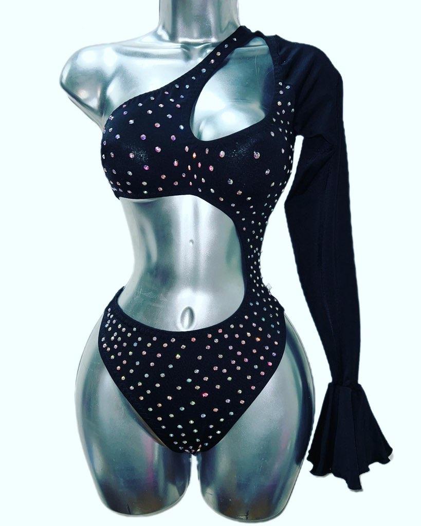 BLACK ONE PIECE