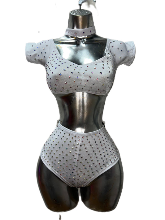 WHITE SHORTS SET WITH CHOKER