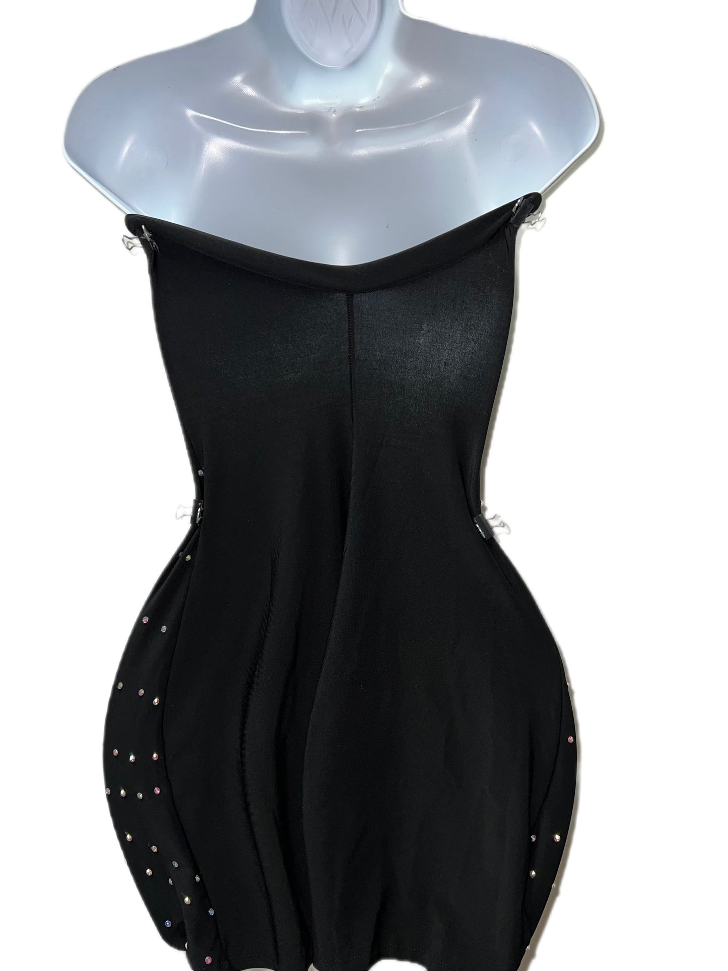 BLACK STRAPLESS DRESS