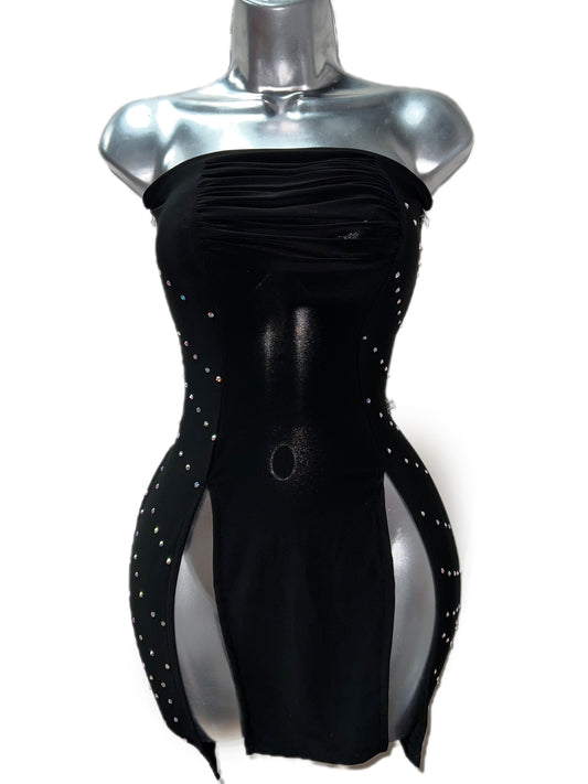 BLACK STRAPLESS DRESS