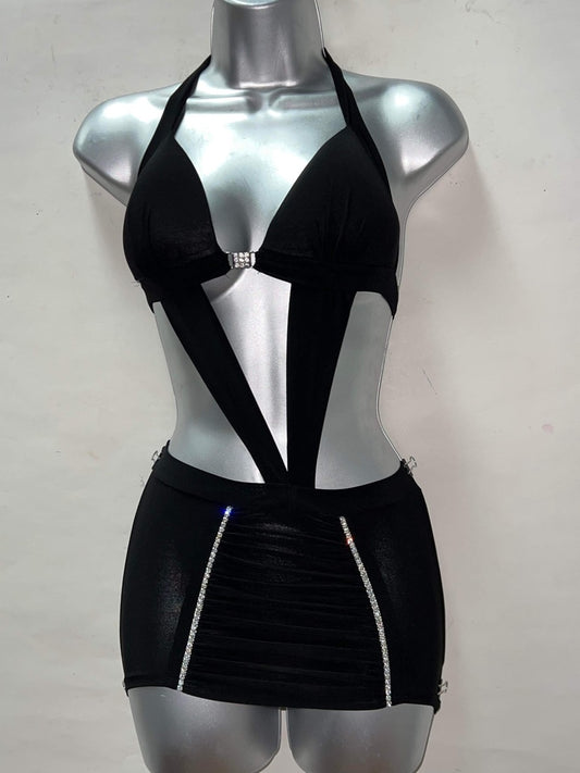 BLACK DRESS WITH PADS