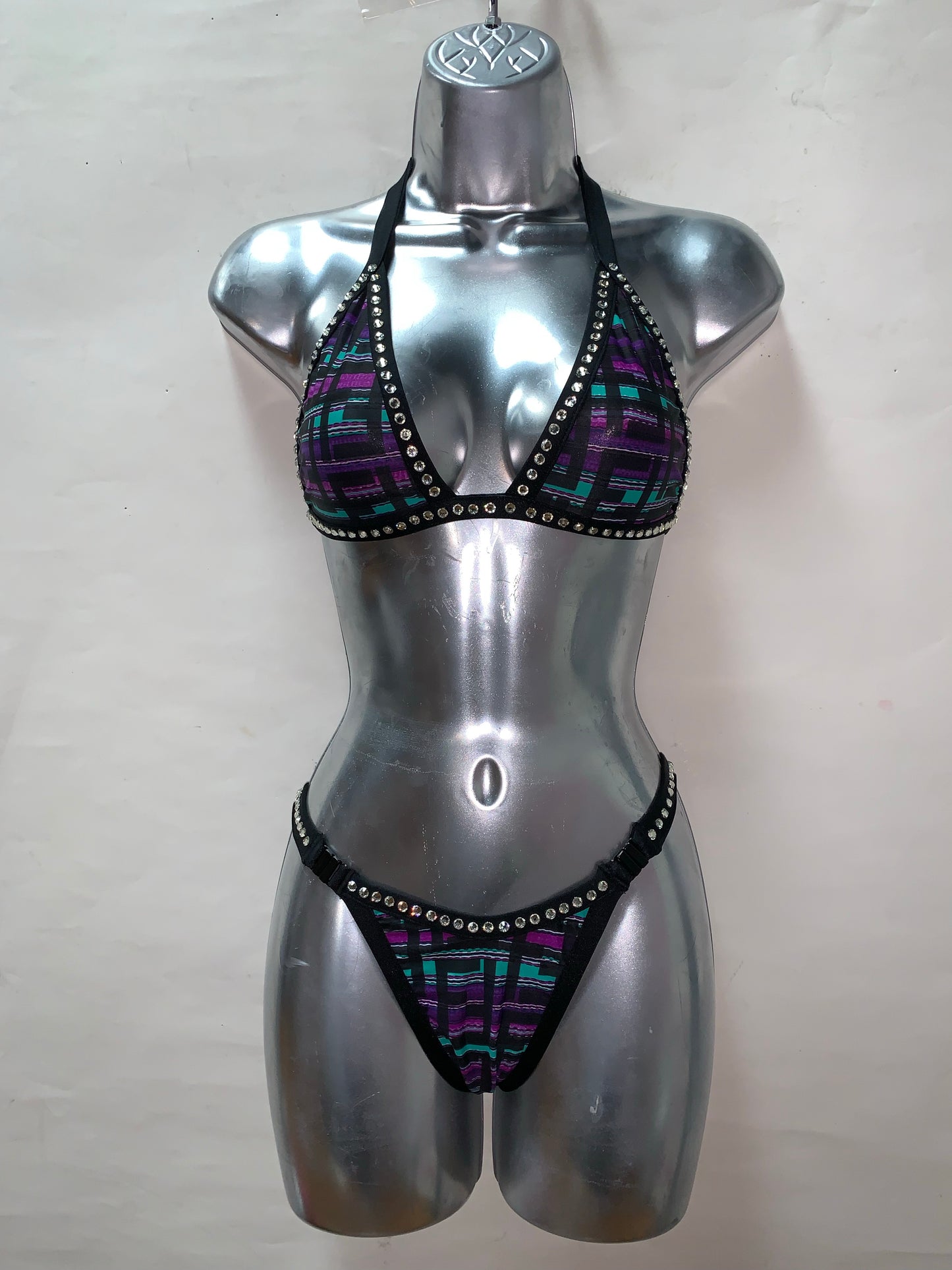 TWO PIECE BIKINI TOP AND THONG SET