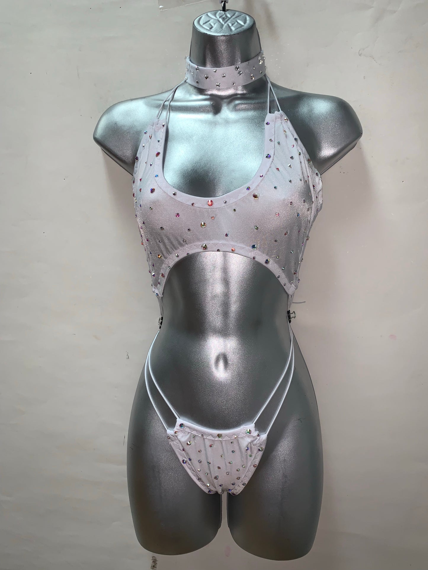 WHITE ONE PIECE WITH CHOKER